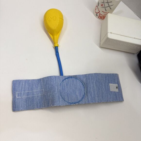 Vintage 1987 Fisher Price Medical Kit Doctor Set Black Bag Cast Blood Pressure - Picture 5 of 8